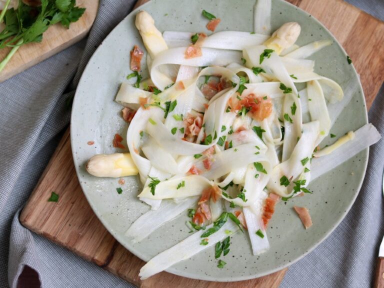 Asperge carpaccio, voorgerecht met asperges