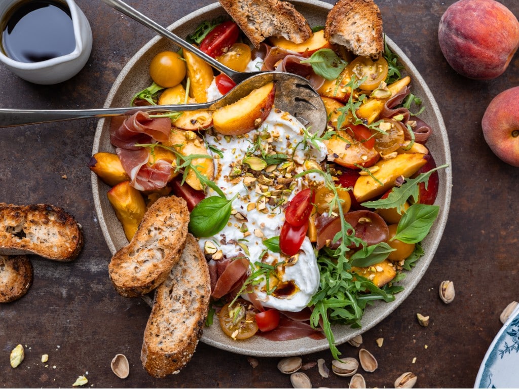 Burrata salade met nectarine