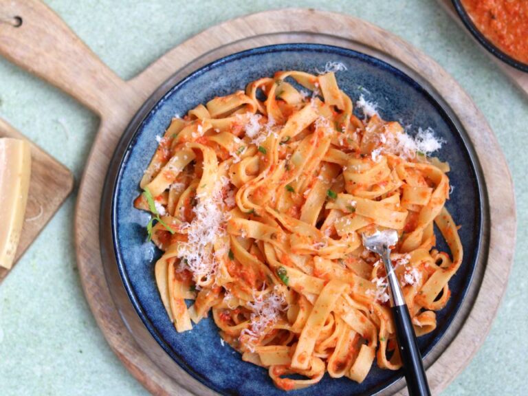 Pasta met paprikasaus, geroosterde paprikasaus