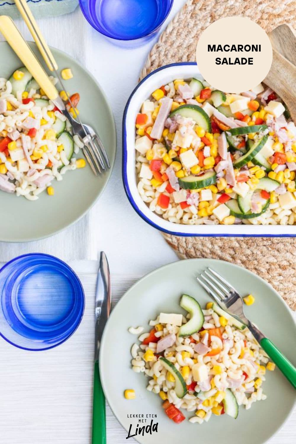 Koude macaroni salade met hamblokjes